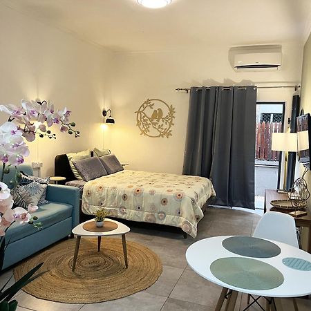 Newly Renovated Studio Apartment With Rooftop Pool, Few Steps To The Beach Flic-en-Flacq Dış mekan fotoğraf