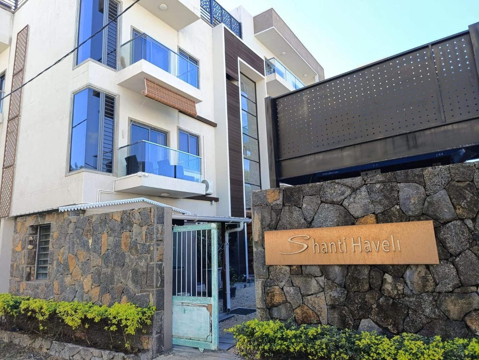 Newly Renovated Studio Apartment With Rooftop Pool, Few Steps To The Beach Flic-en-Flacq Oda fotoğraf