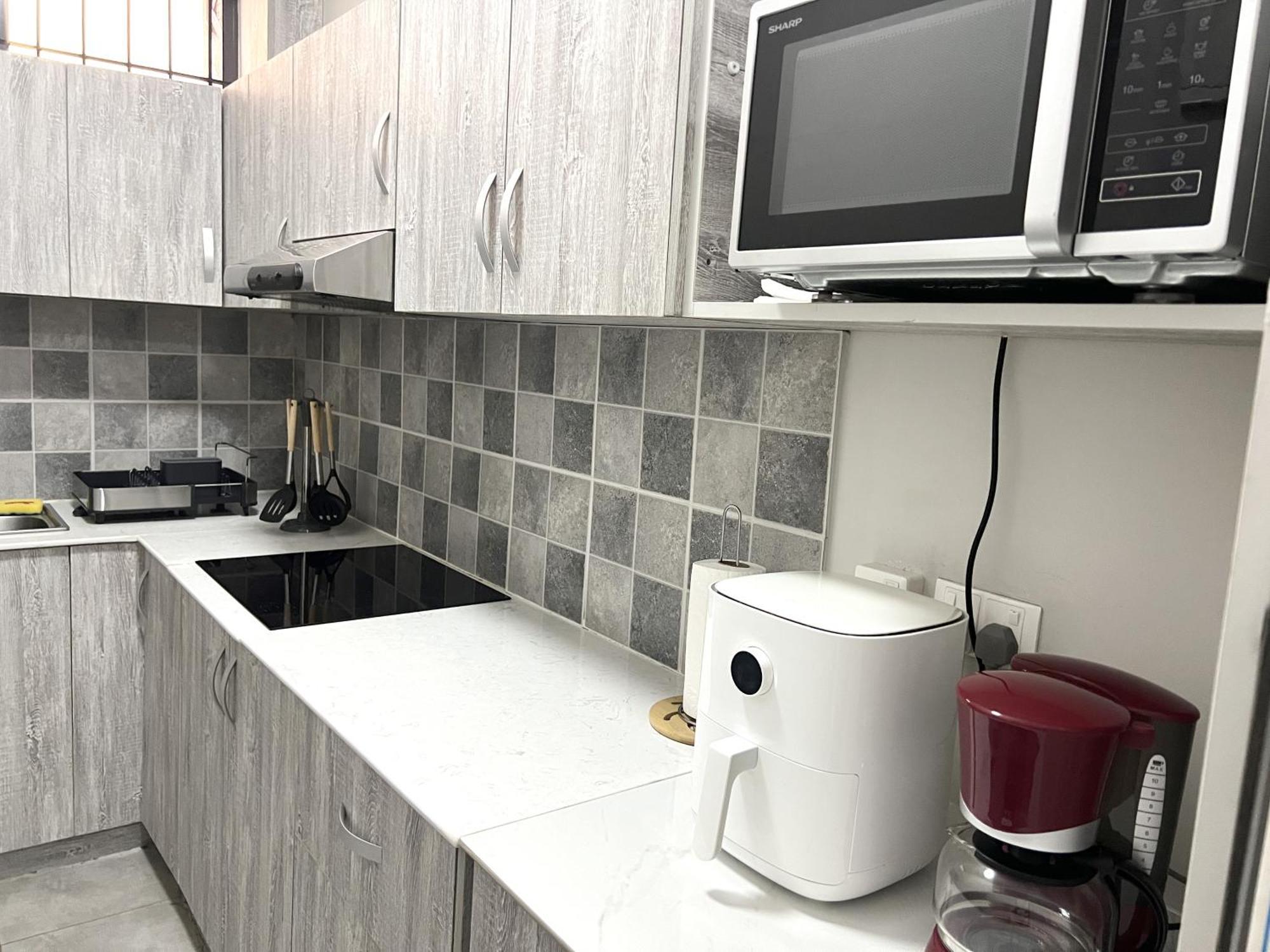 Newly Renovated Studio Apartment With Rooftop Pool, Few Steps To The Beach Flic-en-Flacq Dış mekan fotoğraf