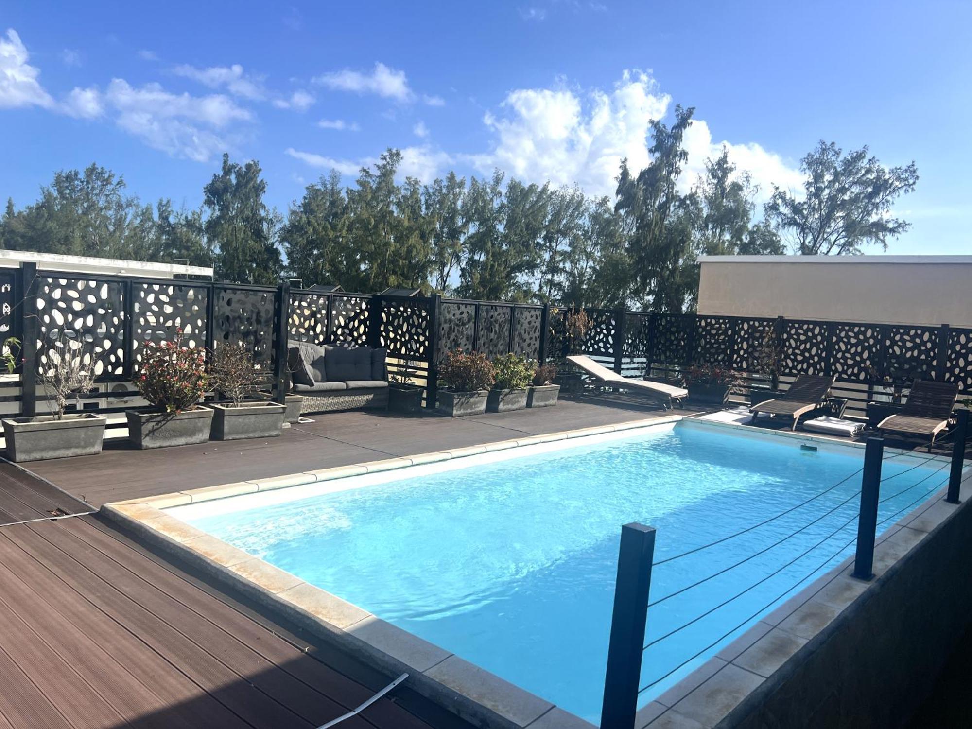 Newly Renovated Studio Apartment With Rooftop Pool, Few Steps To The Beach Flic-en-Flacq Dış mekan fotoğraf