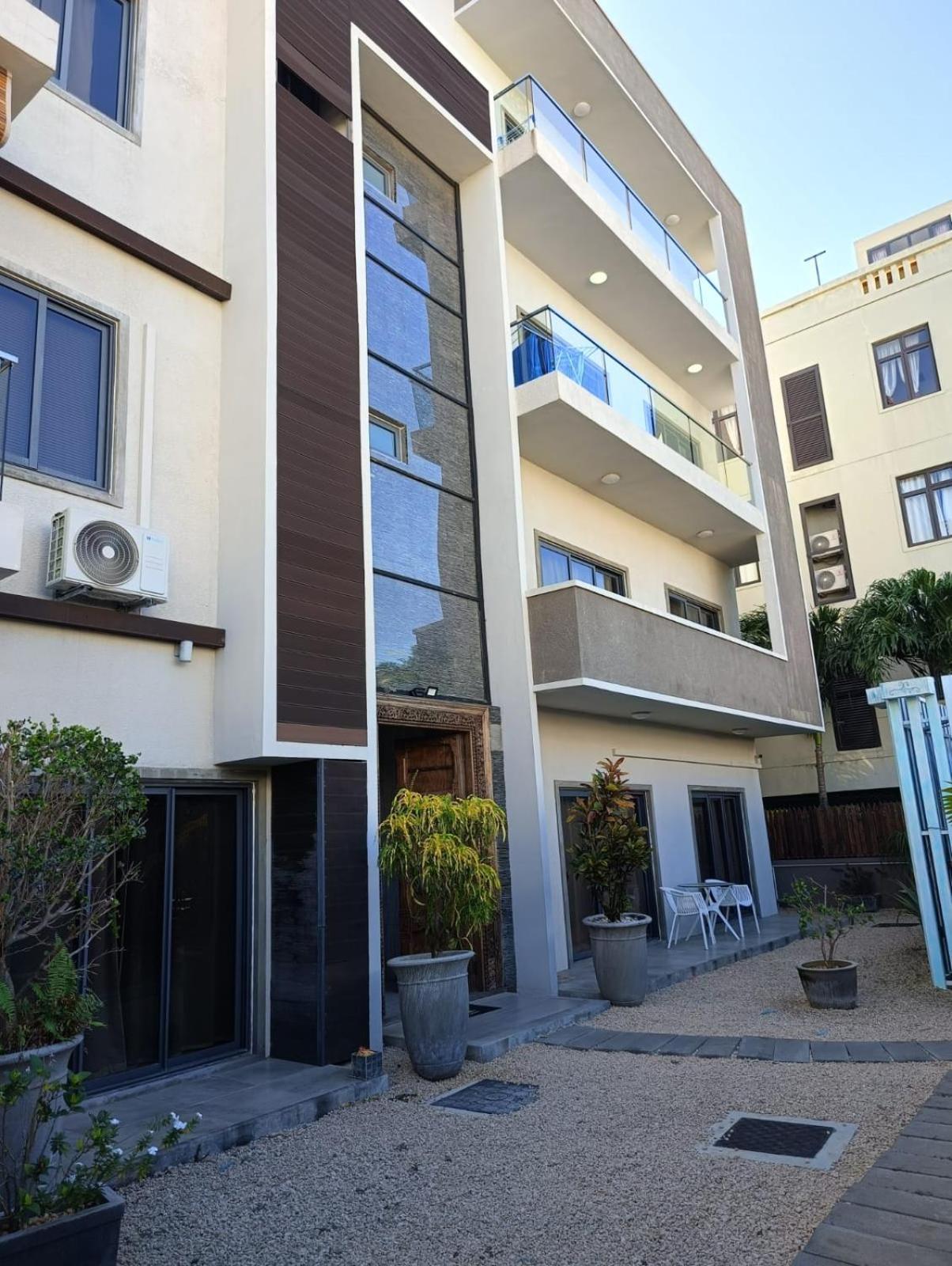 Newly Renovated Studio Apartment With Rooftop Pool, Few Steps To The Beach Flic-en-Flacq Oda fotoğraf